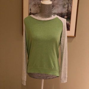 Women’s Loose-fitted green sweater